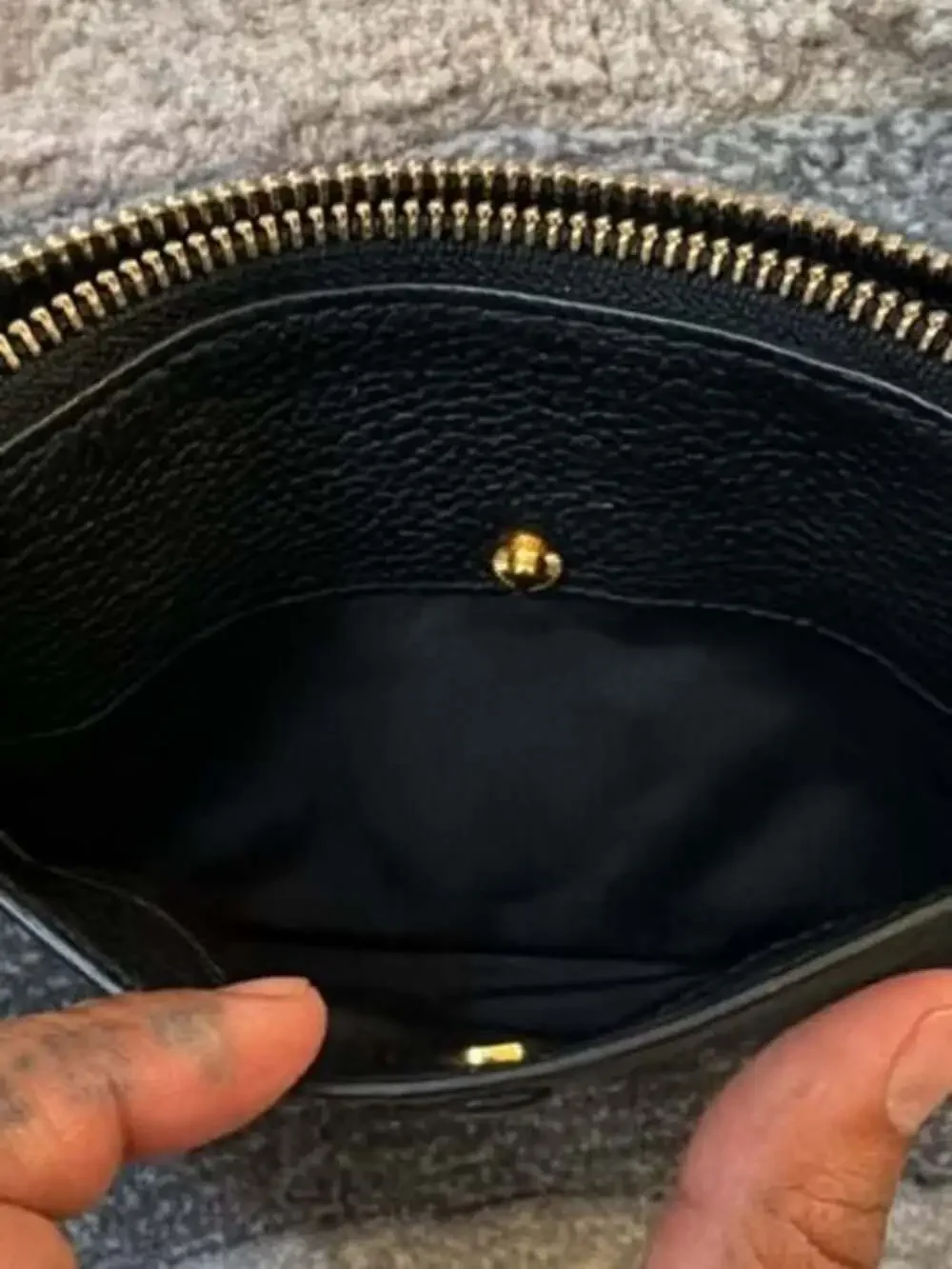 Marc Jacobs Pebbled Leather Wristlet Clutch in Black